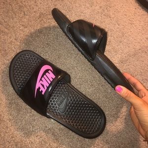 Black NIKE Slides 🖤